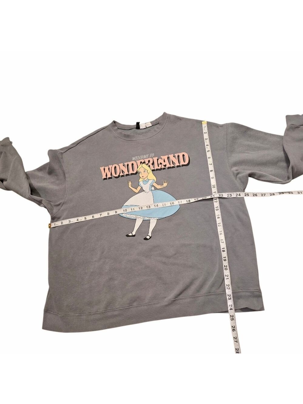 Divided H&M X Disney Welcome To Wonderland Alice In Wonderland Graphic Sweater - Picture 6 of 8